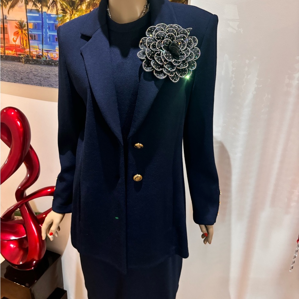 St. John Navy Blue Blazer Gold Buttons 10 M dress suit career - Picture 2 of 3